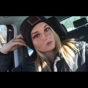 Meet your Posher, Emilee